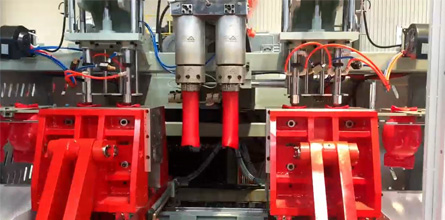 双模头小猪生产视频